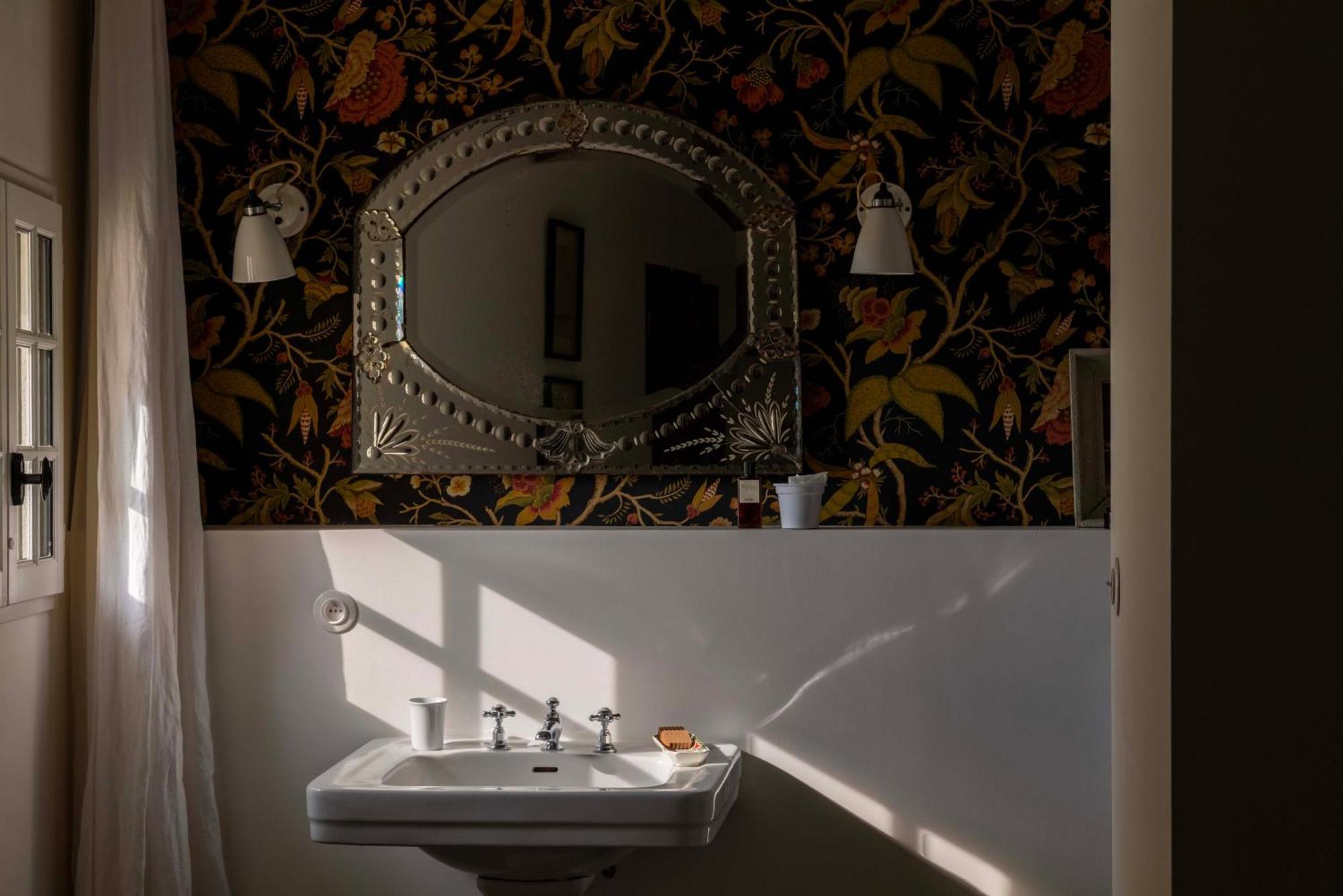 La Perroya Hotel Visan ภายนอก รูปภาพ